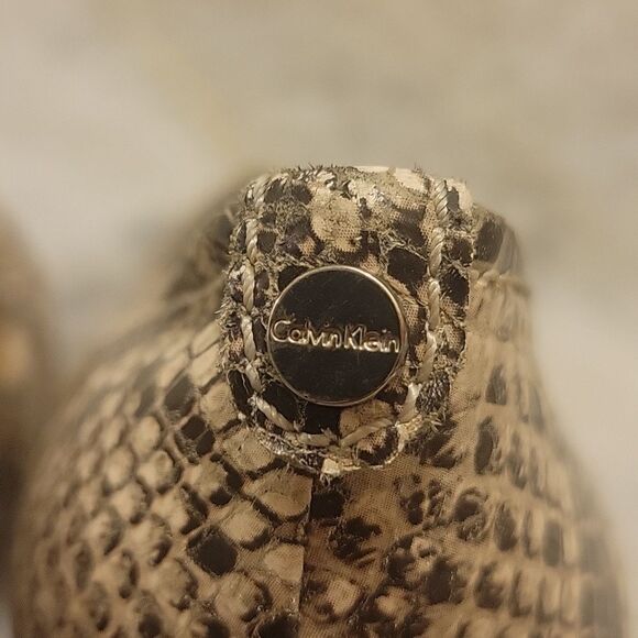 Calvin Klein Whinnie Leather Snakeskin Round Toe Pumps Heels Office Work 7.5 - Picture 5 of 10